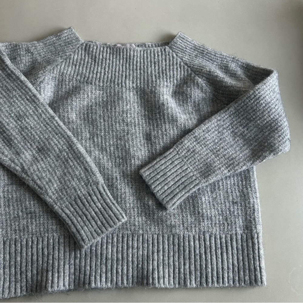 Chelsea28 Women’s gray Knit Metallic Ballet  Neck Pullover Sweater. Size M - Picture 7 of 11